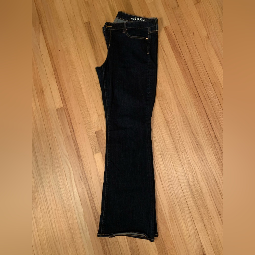 NWOT Gap jeans, dark wash with gold stitching bootcut jeans, size 33